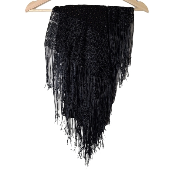 Black yellow knitted ponchos long string - Picture 2 of 7